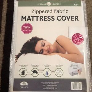 Zippered fabric mattress cover